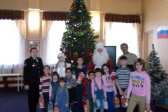 Полицейский Дед Мороз пришел в гости к воспитанникам Покровского детского дома.